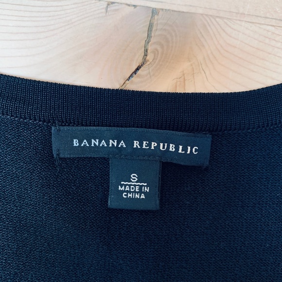 Banana Republic Black V-Neck Short-Sleeve Sweater - Picture 3 of 3